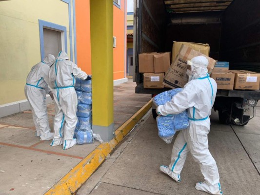 Abastecen con mascarillas e insumos a los hospitales María, San Felipe y Escuela