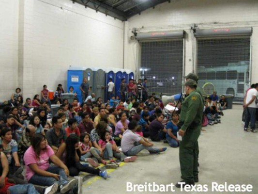 Niños migrantes de Honduras hacinados en centros de EUA