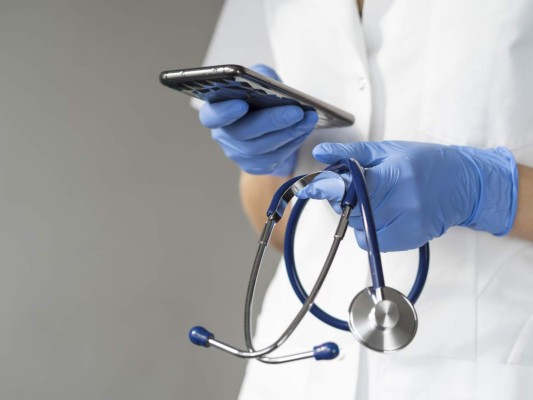 OPS lanza aplicación móvil MedPPE para proteger al personal sanitario del covid-19