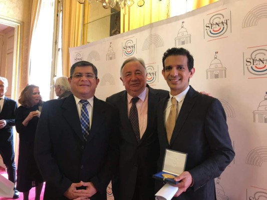 Científico hondureño es galardonado por el Senado francés