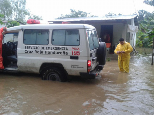 Evacúan a 266 personas en Tela por lluvias