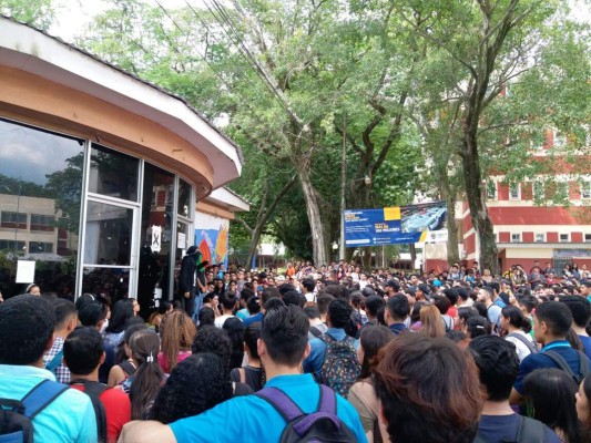 El MEU vuelve con las tomas en reinicio de clases en Unah-VS