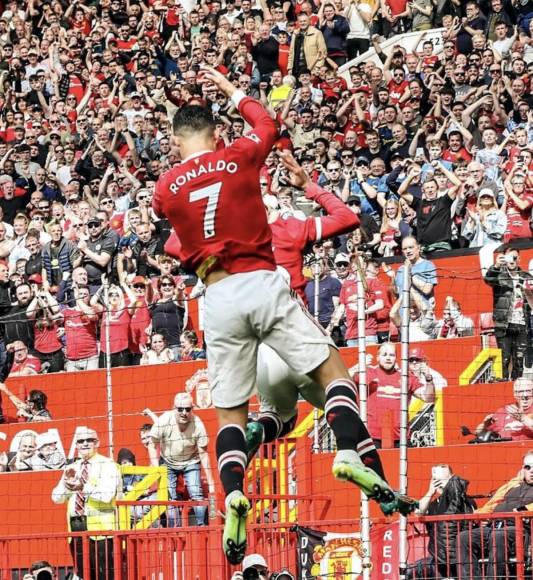 El tremendo salto de Cristiano Ronaldo para realizar su original celebración.