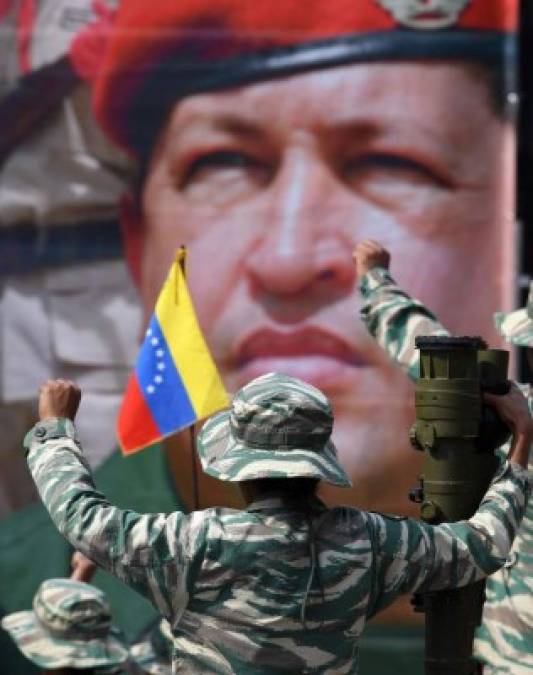 El acto de ayer también sirvió para que la base chavista reiterara su apoyo a Maduro, en horas bajas desde que buena parte de la comunidad internacional pusiera en duda la legitimidad del mandato de 6 años que juró en enero pasado.