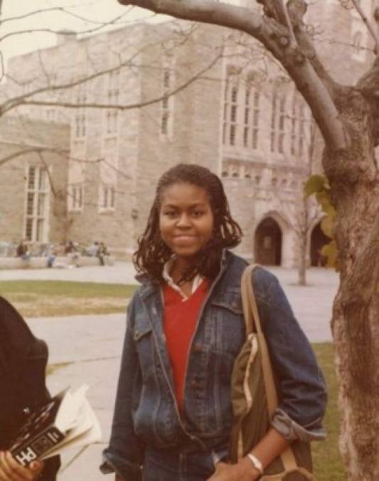 Así lucía Michelle Obama en su época de estudiante. 'Esta soy yo en Princeton a principios de los años ochenta'.