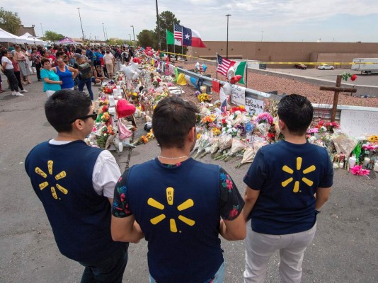 Hispanos supervivientes de tiroteo de El Paso demandan a Walmart