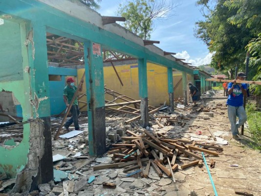 Comienza reparación de 32 centros educativos dañados por tormentas en el Valle de Sula