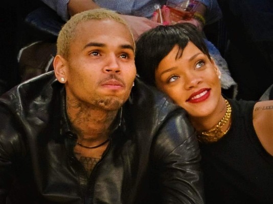 Rihanna revela que aún ama a Chris Brown