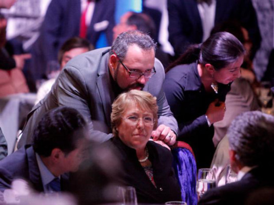 Bachelet agrega a su hijo a la lista de 'primeras damas' latinoamericanas