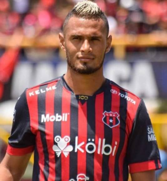 Alex López: El mediocampista hondureño seguiría una campaña más en el Alajuelense de Costa Rica. Tras la llegada de Bryan Ruiz, le cedió el dorsal 10 y ahora utilizará el 11 en su camiseta.<br/>