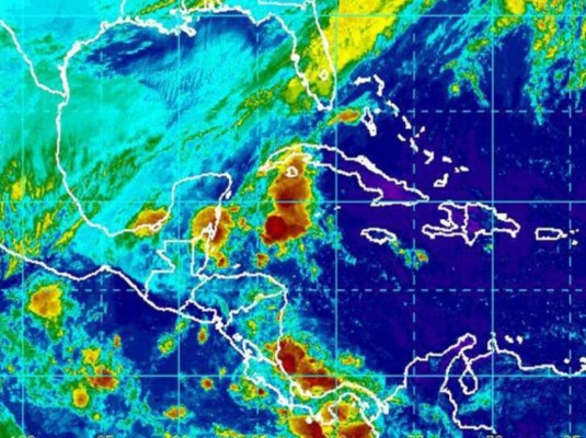 Monitorean formación de baja presión donde hace 20 años se originó el huracán Mitch