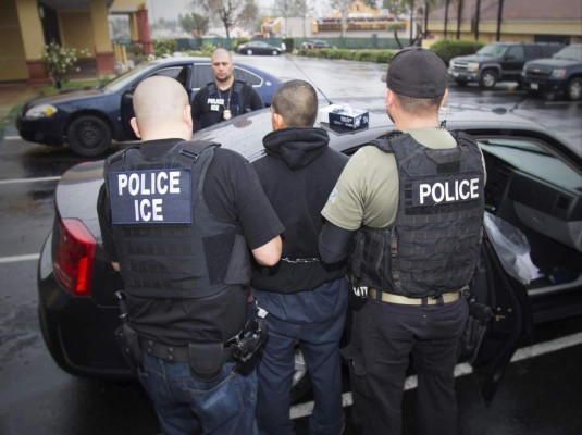 Familias de inmigrantes gastan más de 24,000 dólares por detenciones en EEUU