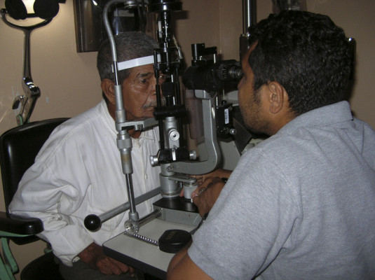 Brigada hará 1,000 cirugías de ojos gratis en San Pedro Sula