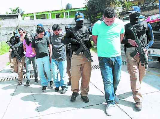 En posesión de dinero y celulares caen extorsionadores en Tegucigalpa