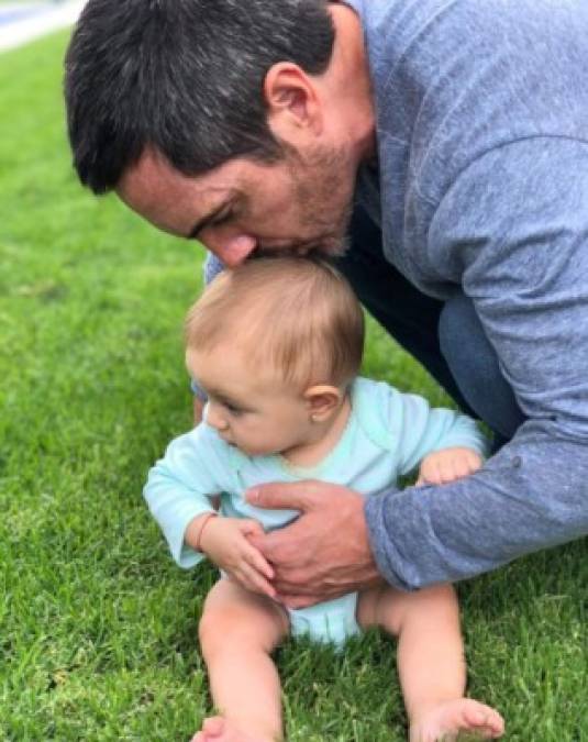 'Hace un añito 🙊 wow que rápido pasa el tiempo!! Foto de precumple de este ser hermoso, lleno de amor y de luz', dedicó con antelación su padre, Mauricio Ochmann.