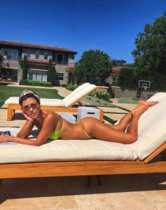 Hace unos días, Kourtney también elevó la temperatura presumiendo su cuerpo con un diminuto bikini que fue euforia en las redes. Fotos: Intagram/kourtneykardash