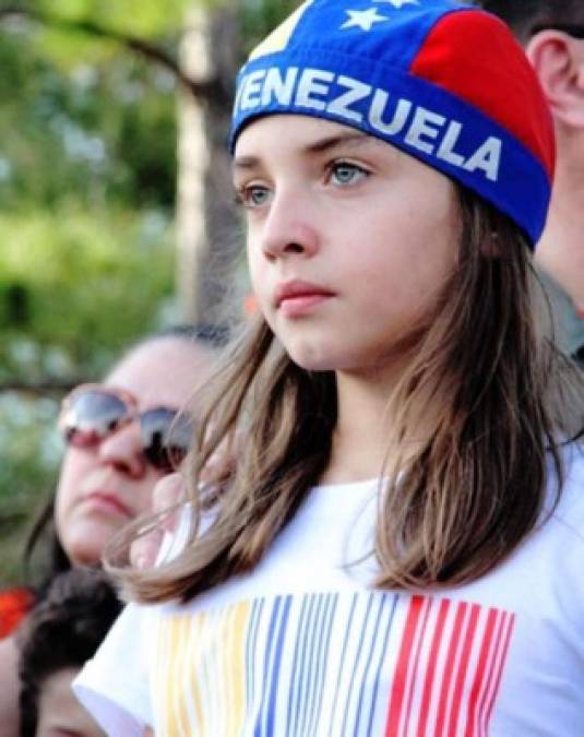 Ella no ha regresado a Venezuela, pero asiste junto a sus abuelos a cada marcha en EEUU para protestar por un mejor país para sus compatriotas.