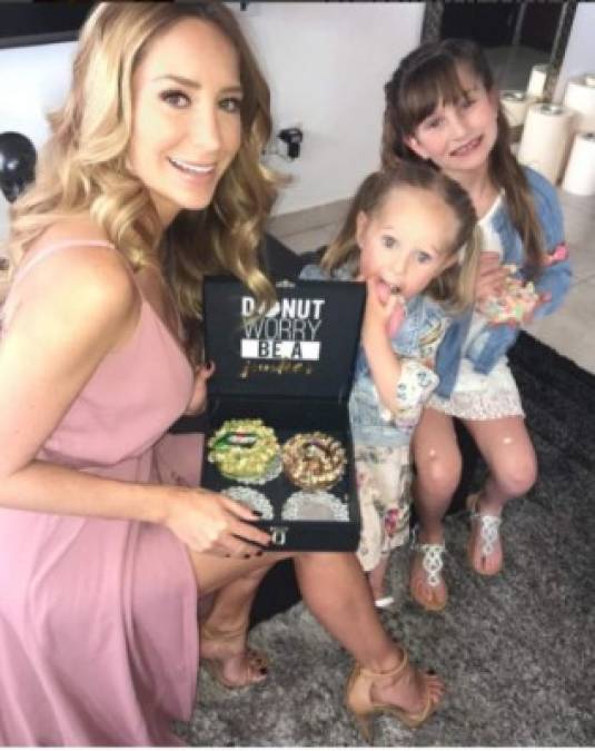 La rubia Geraldine Bazan no pierde oportunidad de compartir parte de su vida con sus hijas, Elissa y Miranda, que tiene con su pareja Gabriel Soto.