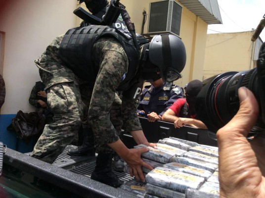 Incautan 378 kilos de cocaína en un cabezal en San Pedro Sula