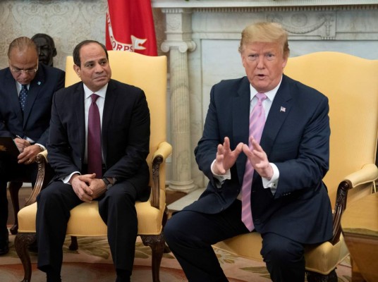 Trump elogia el 'gran trabajo' de Al Sisi, que quiere gobernar hasta 2034