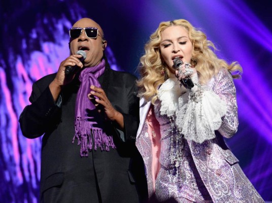 Madonna y Celine Dion ponen la emoción a los Billboard