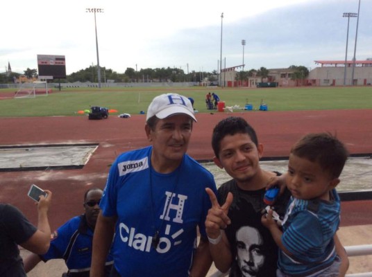 Afición catracha cobija a la Selección de Honduras en Houston