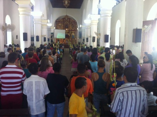 Honduras: feligresía de Occidente celebra el Domingo de Ramos