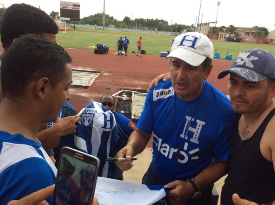 Afición catracha cobija a la Selección de Honduras en Houston