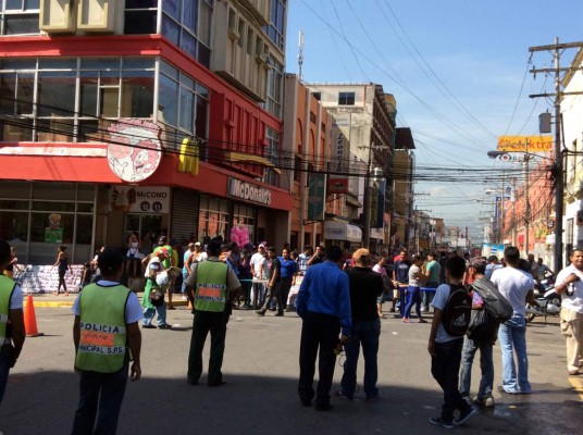 Vendedores ambulantes se toman la tercera avenida en San Pedro Sula