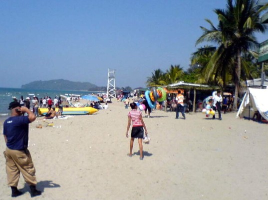 Ejecutarán limpieza y reforestación con cocos en playas de Tela