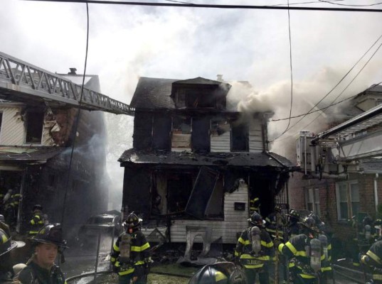 Incendio en Nueva York deja cinco muertos