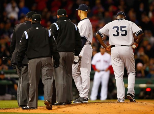 Video: Expulsan a jugador de los Yankees de Nueva York por tramposo