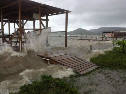 20,000 incomunicados por lluvias en el litoral atlántico de Honduras