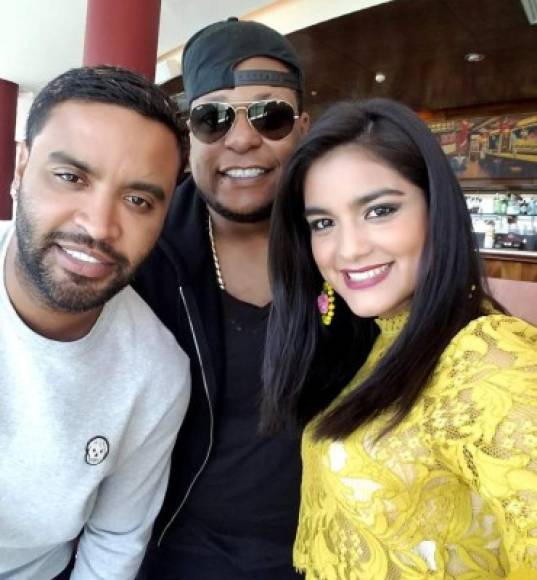 Lilian Mata en Viña del Mar junto a los cantantes de reguetón Zion y Lennox.