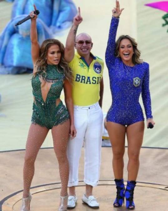 La rivalidad entre Jennifer López y Shakira se remonta al Mundial Brasil 2014. JLo habría pedido el “himno” del mundial de ese año y aseguró sería un éxito junto a PitBull. Después de hacer el show de apertura subió un video en el que imitó el movimiento de caderas de Shakira de manera burlesca.<br/>