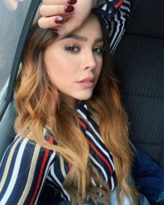 Danna Paola ha sido relacionada con Neymar, Itzan Escamilla, Maluma y Ozuna, por lo que la actriz termina su canción con la frase: 'Yo duermo sola en mi cama y no me preocupa mi mala fama'.<br/>