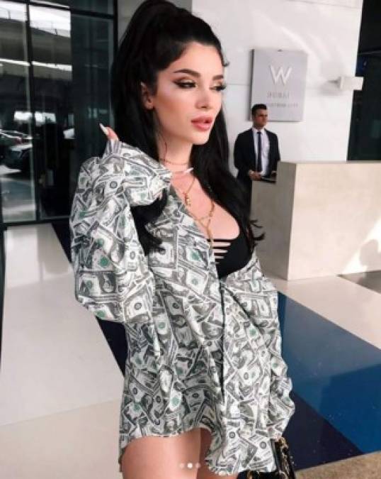 El single 'Mani për money' obtuvo gran atención y críticas positivas por parte del público. Posteriormente, Era Istrefi publicó los singles 'A po don' y 'E dehun' con un éxito similar.