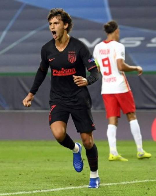 João Félix celebrando su gol de penal para el empate contra el RB Leipzig.