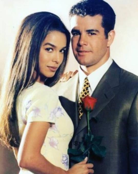 En 1994 Biby Gaytán contrajo matrimonio con el también actor y cantante Eduardo Capetillo y llevan más de 24 años juntos.