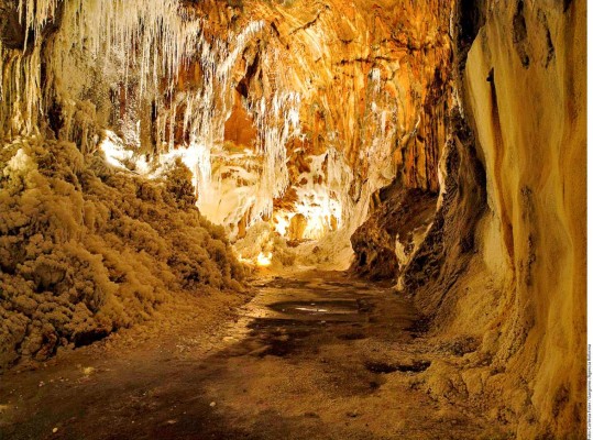 Impresionante cueva de sal en España