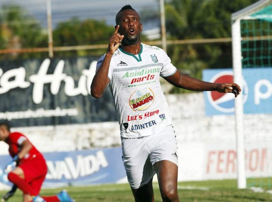 Panameño Pino del Platense es duda para al final ante Motagua