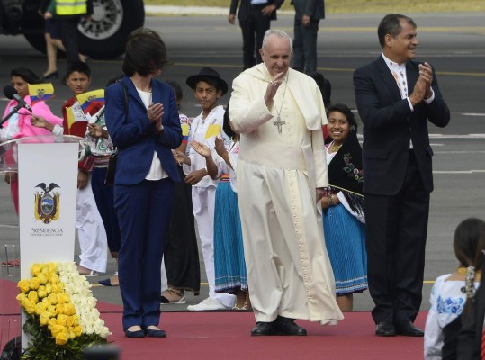 El Papa llega a Quito en su segundo viaje a Sudámerica