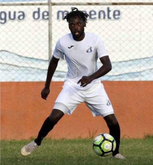 El delantero Osman Elis, hermano de Alberth Elis, ha sido fichado por el Nacional de El Pino, Atlántida, equipo de la Segunda División del fútbol hondureño. El jugador de 27 años militó ya en el Honduras Progreso y Social Sol.