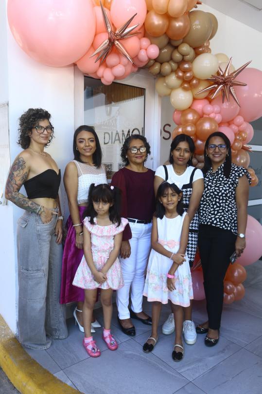 Gabriela Ramírez, Liliana Cartagena, Marta Martínez, Génesis Ramos, Clarissa Mercadal, Victoria Mercadal y Sarita Ramos