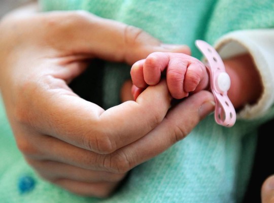 Insólito: proponen legalizar el aborto post natal en Canadá