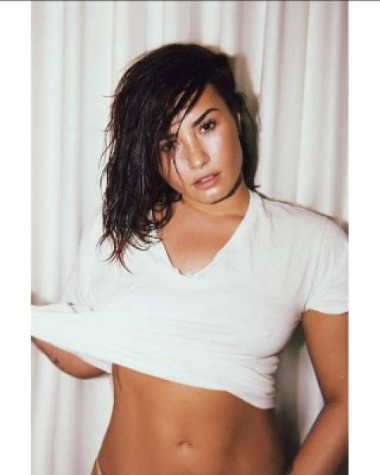En su cuenta en Instagram Lovato publicó varias fotografías en las que ya no luce tímida como las que venía compartiendo desde que comenzó su recuperación de una sobredosis que por poco le cuesta la vida el pasado julio de 2018.