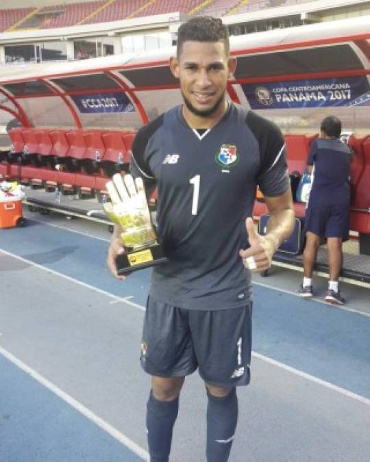 Portero: José Calderón de Panamá. Ganó además el Guante de Oro al menos batido de la Copa Centroamericana.