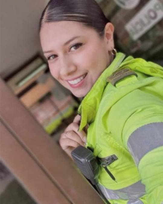 Arias se desempeña como patrullera de la Policía de Bogotá. Todos los días recibe un sinfín de halagos.