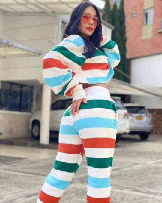 Farina<br/><br/>La colombiana Farina Pao Paucar Franco de 33 años ha recorrido un largo camino para llegar al éxito, al parecer su carrera musical recién empieza, aunque ya tiene dos discos de estudio.<br/><br/>Su 'flow', le han dado un excelente 2020, lleno de dúos con artistas como Maluma, Thalía y Fanny Lu.