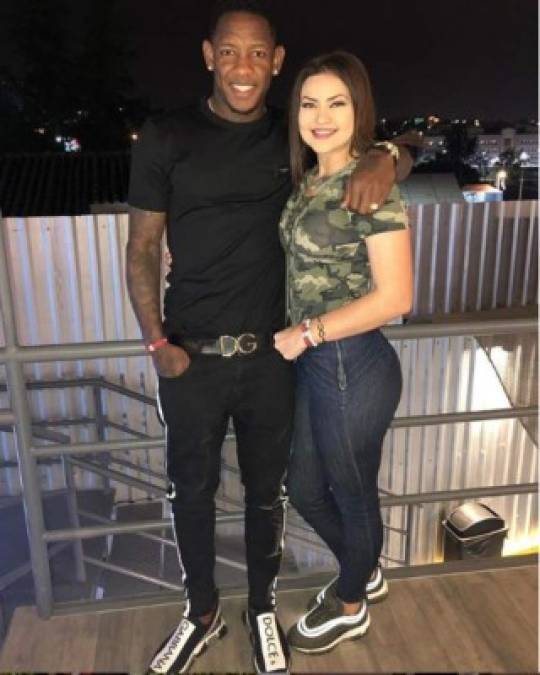 El futbolista hondureño, Romell Quioto, anunció en sus redes sociales su noviazgo con la popular presentadora.